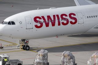 Des pénuries persistantes d'avions, de moteurs et de pilotes, ont également pesé sur le résultat semestriel de Swiss. (archive) KEYSTONE/CHRISTIAN MERZ